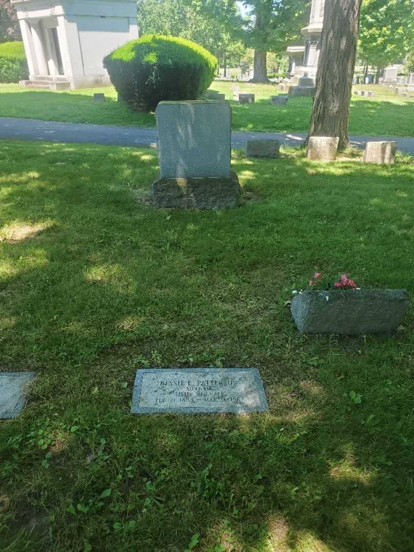 Bessie E. "Aunt Bee" Patterson's grave. Photo 1
