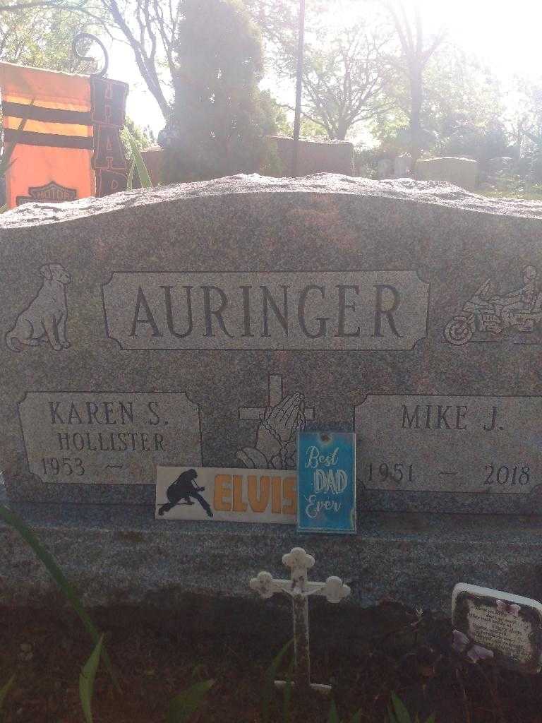 Mike J. Auringer's grave. Photo 2