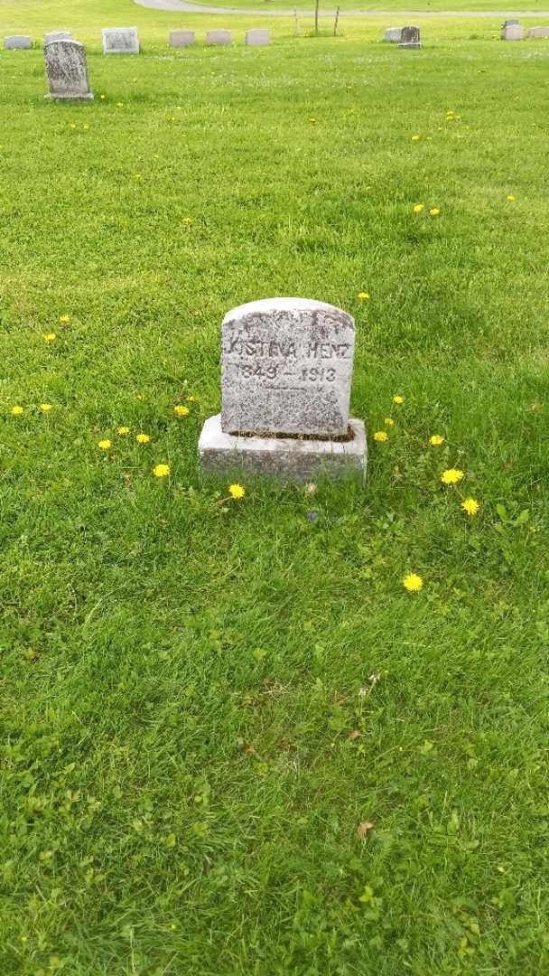 Justina Pauline Henz's grave. Photo 2