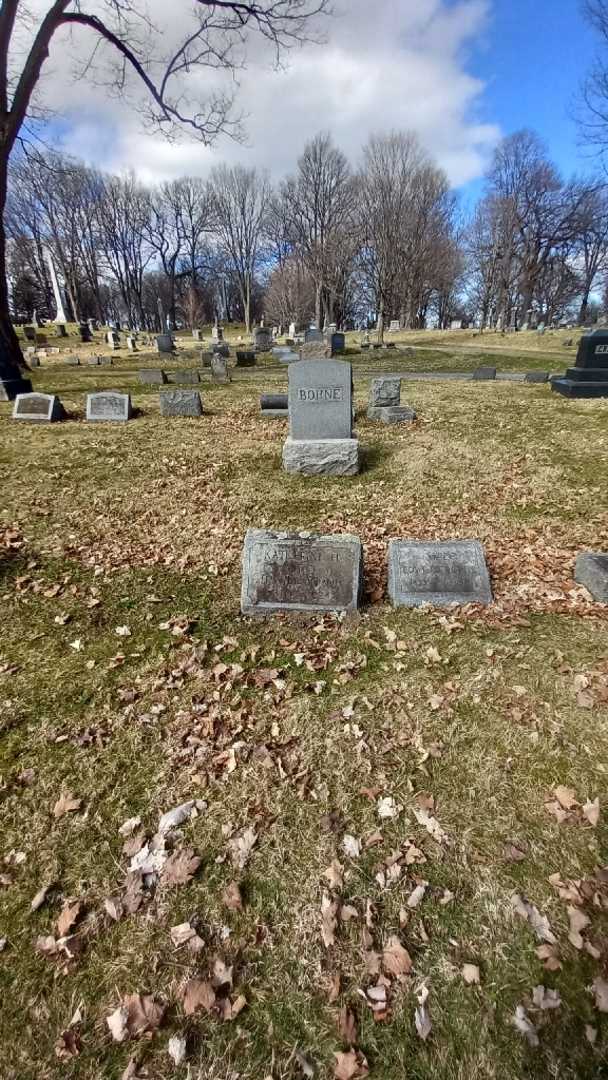 Katherine H. Borne's grave. Photo 2