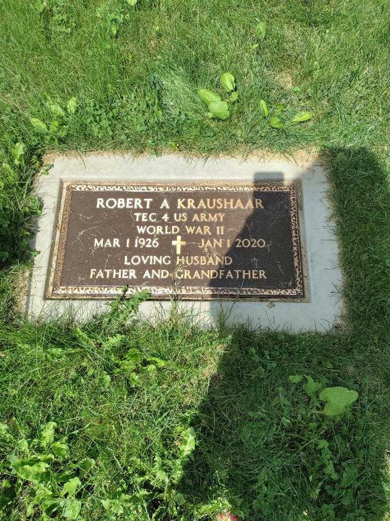 Robert A. Kraushaar's grave. Photo 3