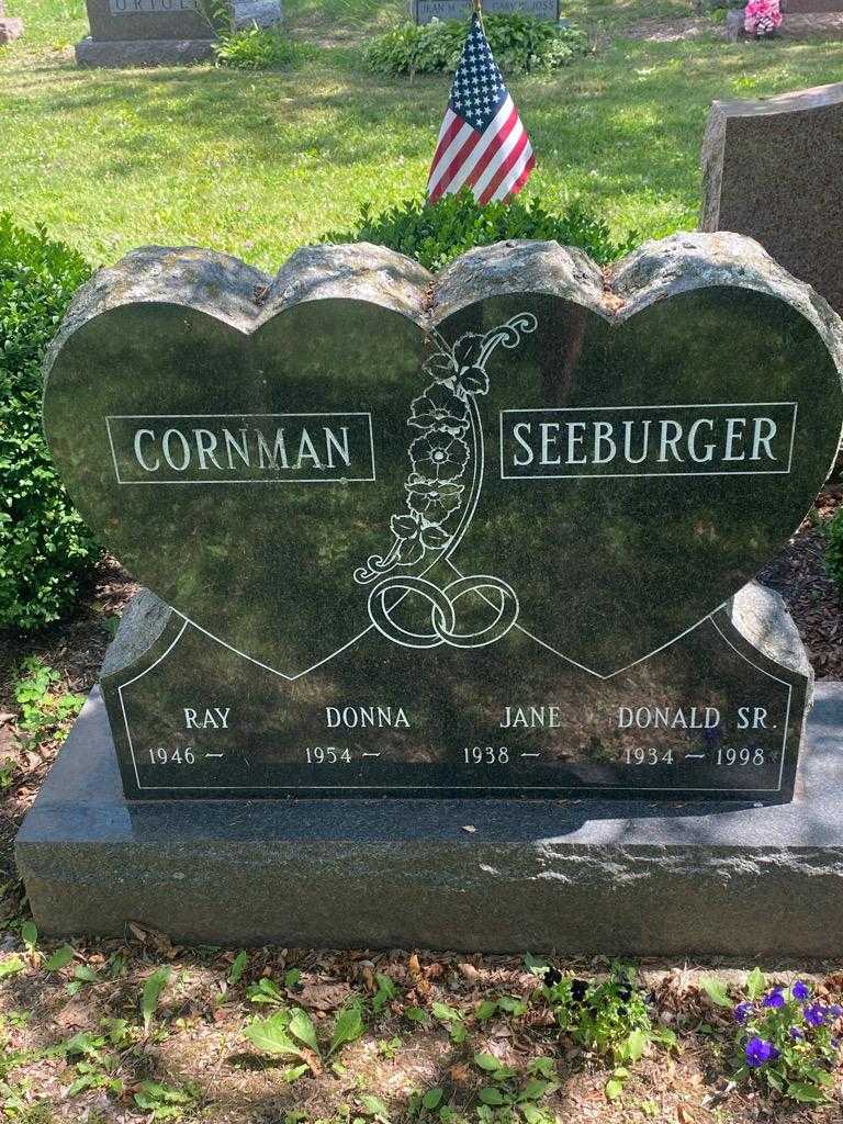 Donald Seeburger Senior's grave. Photo 3