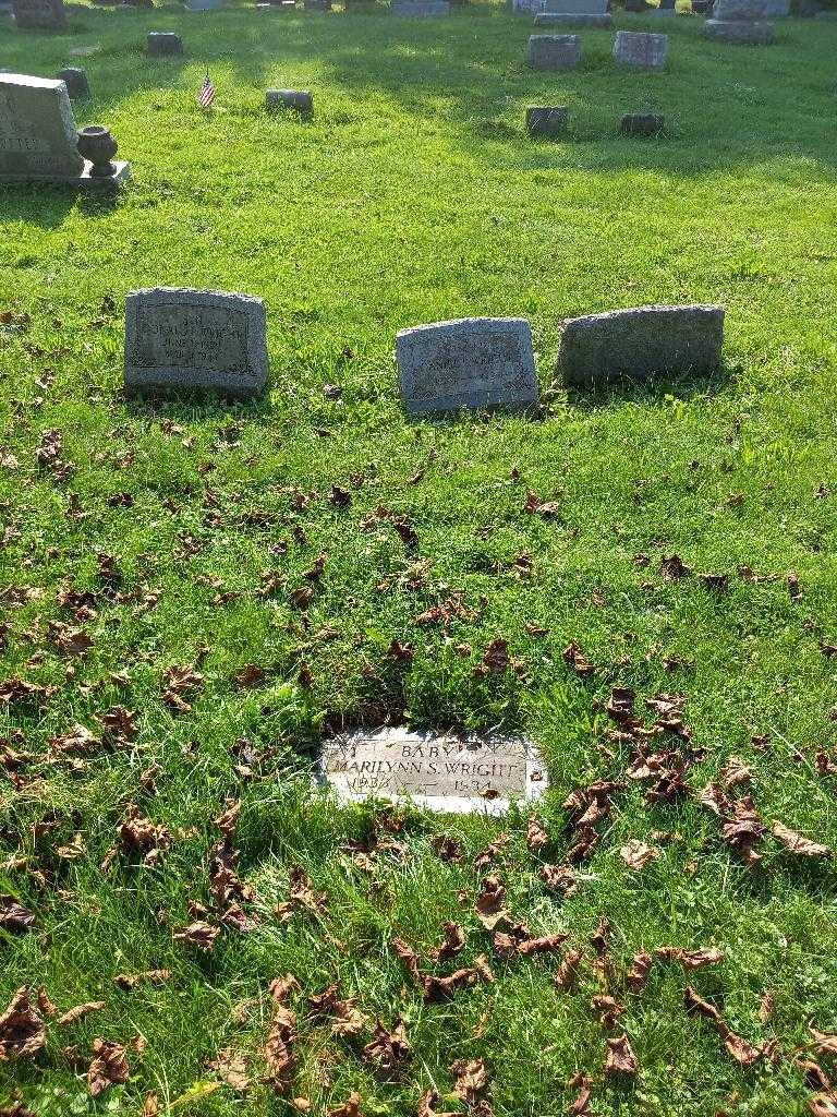 Marilynn Sue Wright's grave. Photo 2