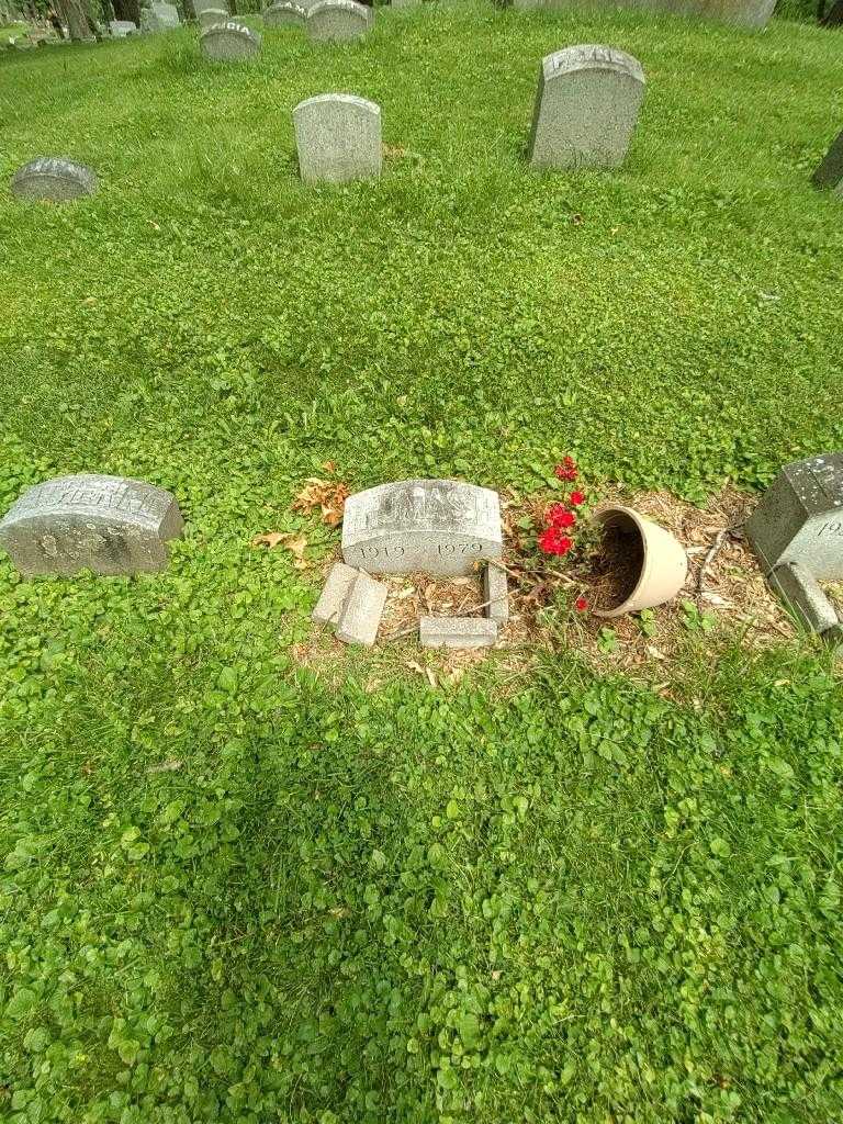 Thomas H. Greenway's grave. Photo 1