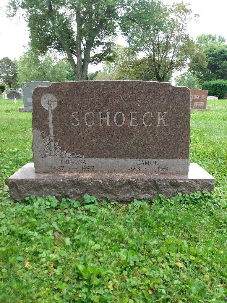 Theresa Schoeck's grave. Photo 3