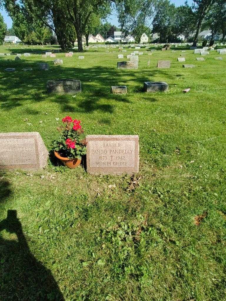 Pando Peter Pandelly's grave. Photo 2