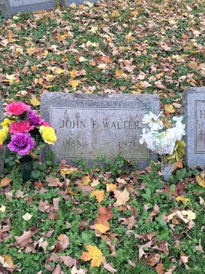John F. Walter's grave. Photo 2