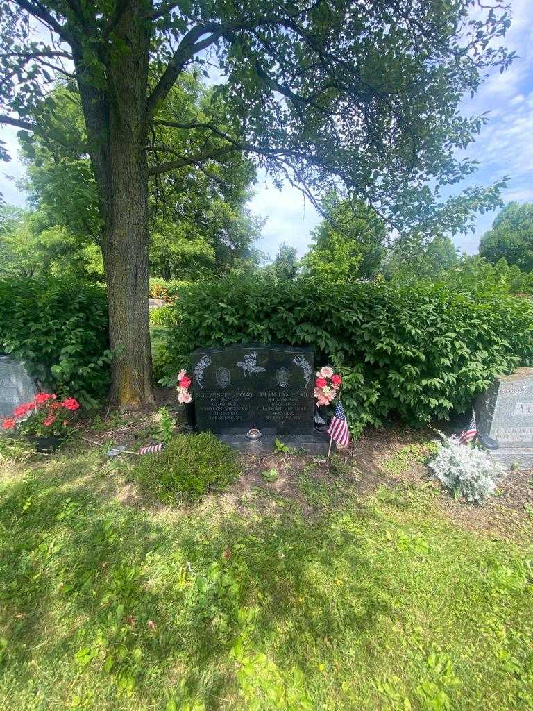 Muoi Tan Tran's grave. Photo 1