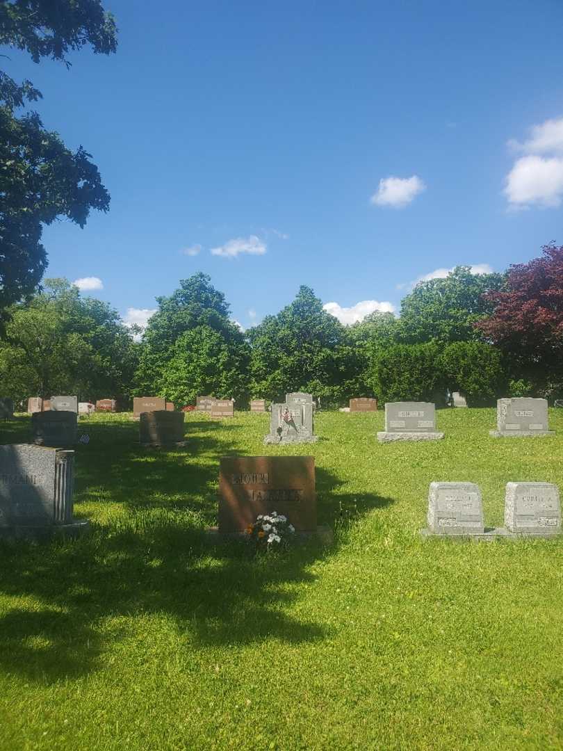 Marion H. Mohr's grave. Photo 1