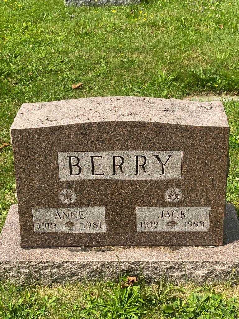 Anne Berry's grave. Photo 3