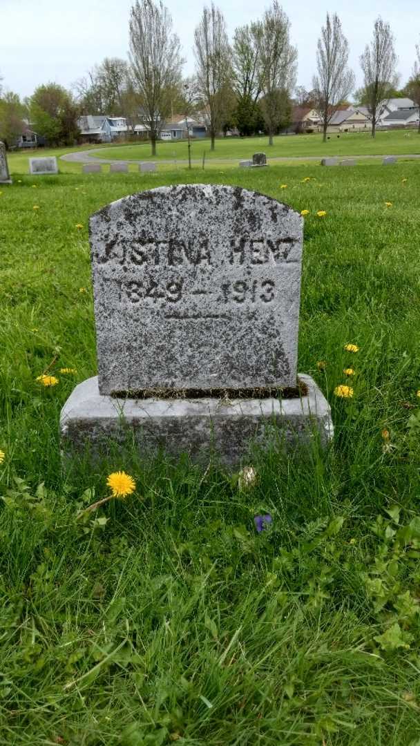 Justina Pauline Henz's grave. Photo 3