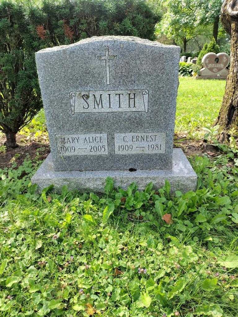 Ernest C. Smith's grave. Photo 3