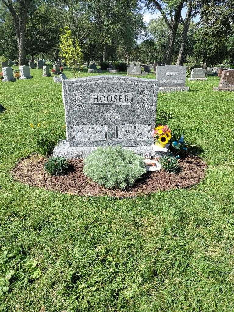 Sandra L. Hooser's grave. Photo 2