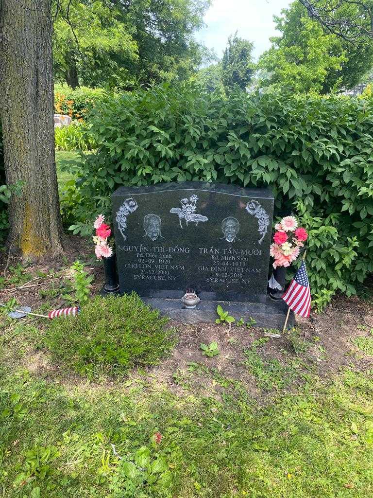 Muoi Tan Tran's grave. Photo 2