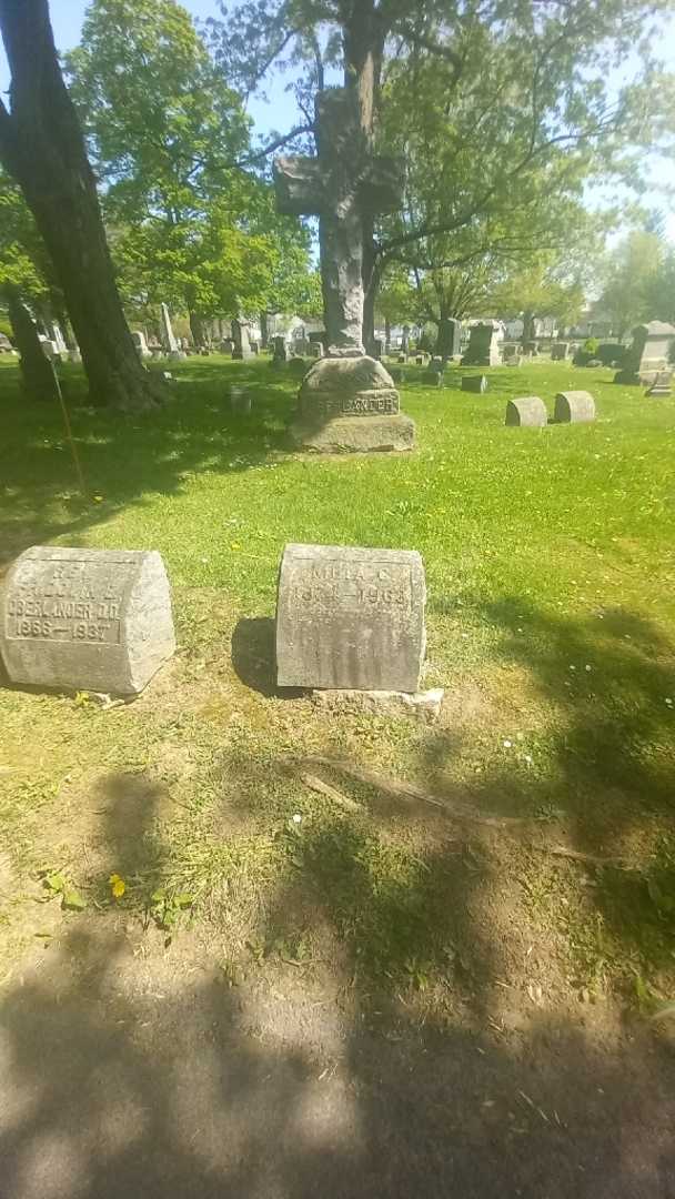 Meta C. Oberlander's grave. Photo 2