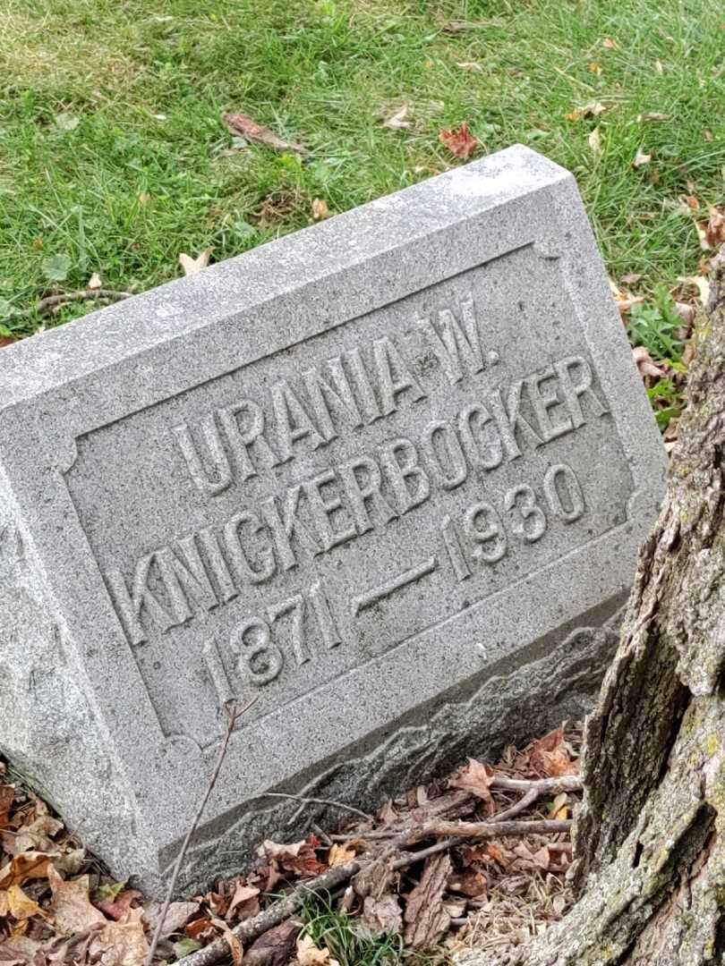 Urania Sophia W Knickerbocker's grave. Photo 3