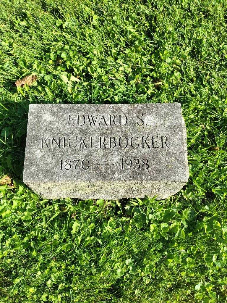 Edward S. Knickerbocker's grave. Photo 3