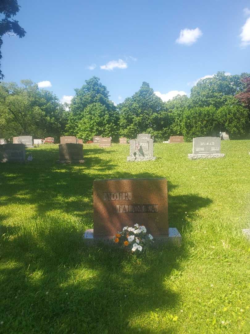 Marion H. Mohr's grave. Photo 2