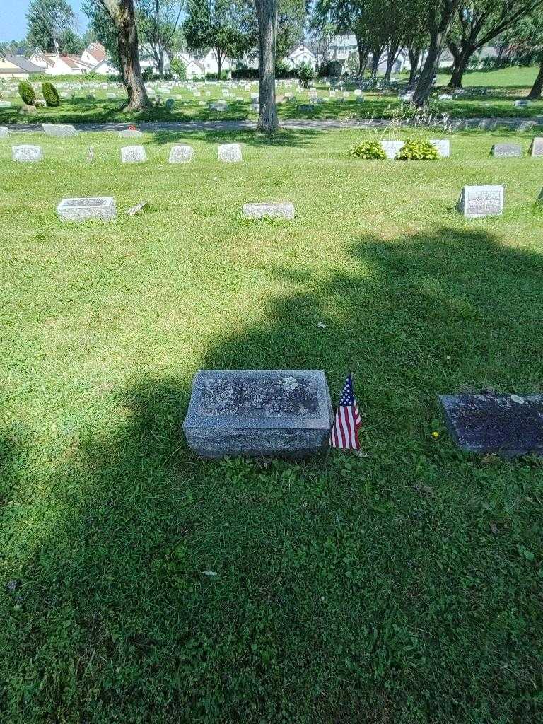 Herbert Lee Titus's grave. Photo 1