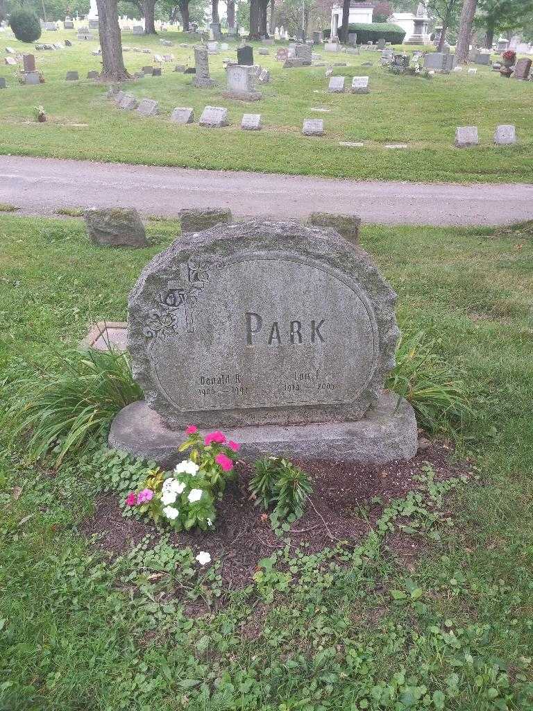 Lois L. Park's grave. Photo 3