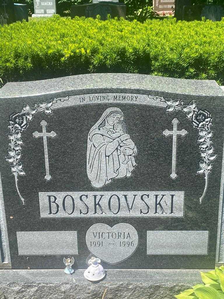 Victoria Boskovski's grave. Photo 3