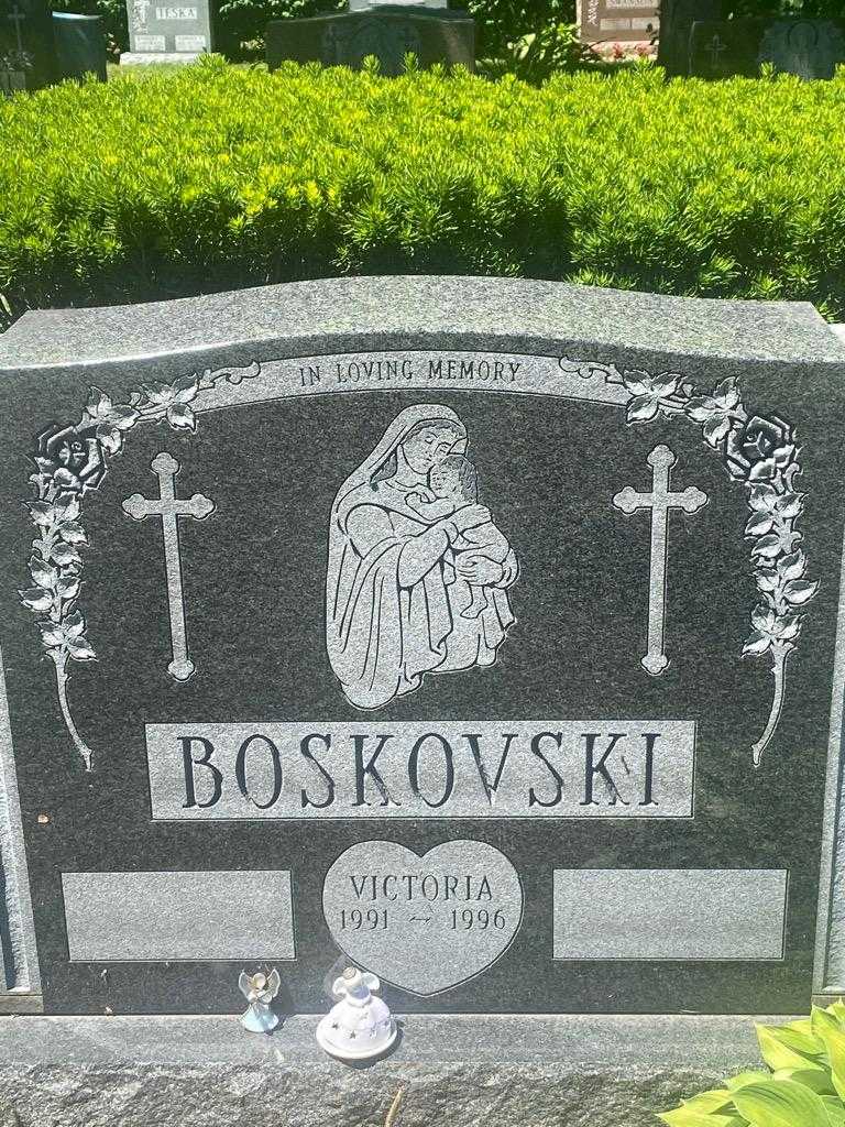Victoria Boskovski's grave. Photo 3