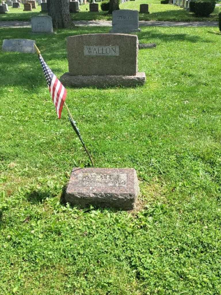 Stuart J. Wallon's grave. Photo 3