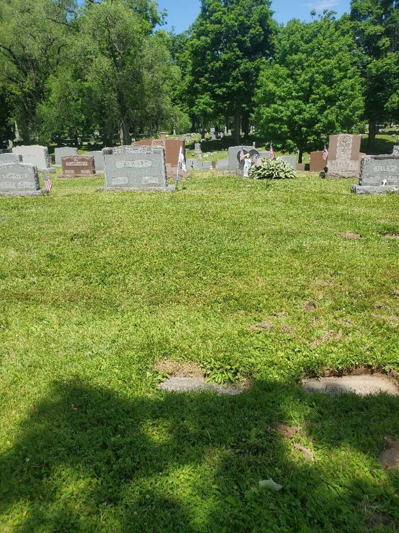 Richard H. Peck's grave. Photo 2