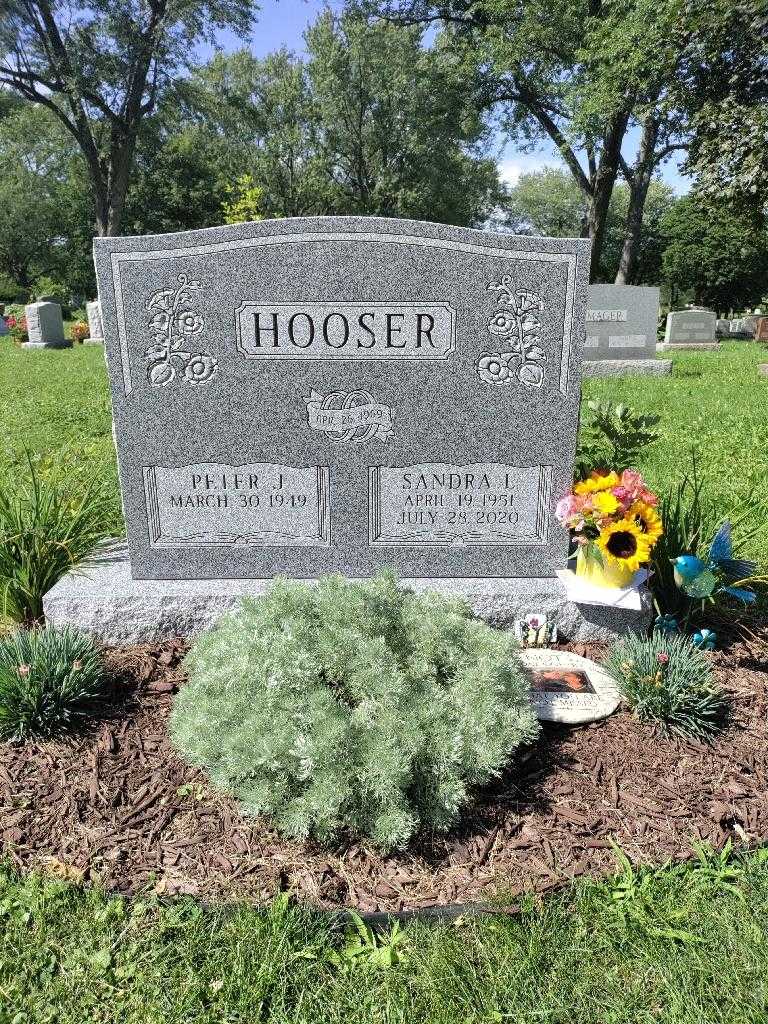 Sandra L. Hooser's grave. Photo 3