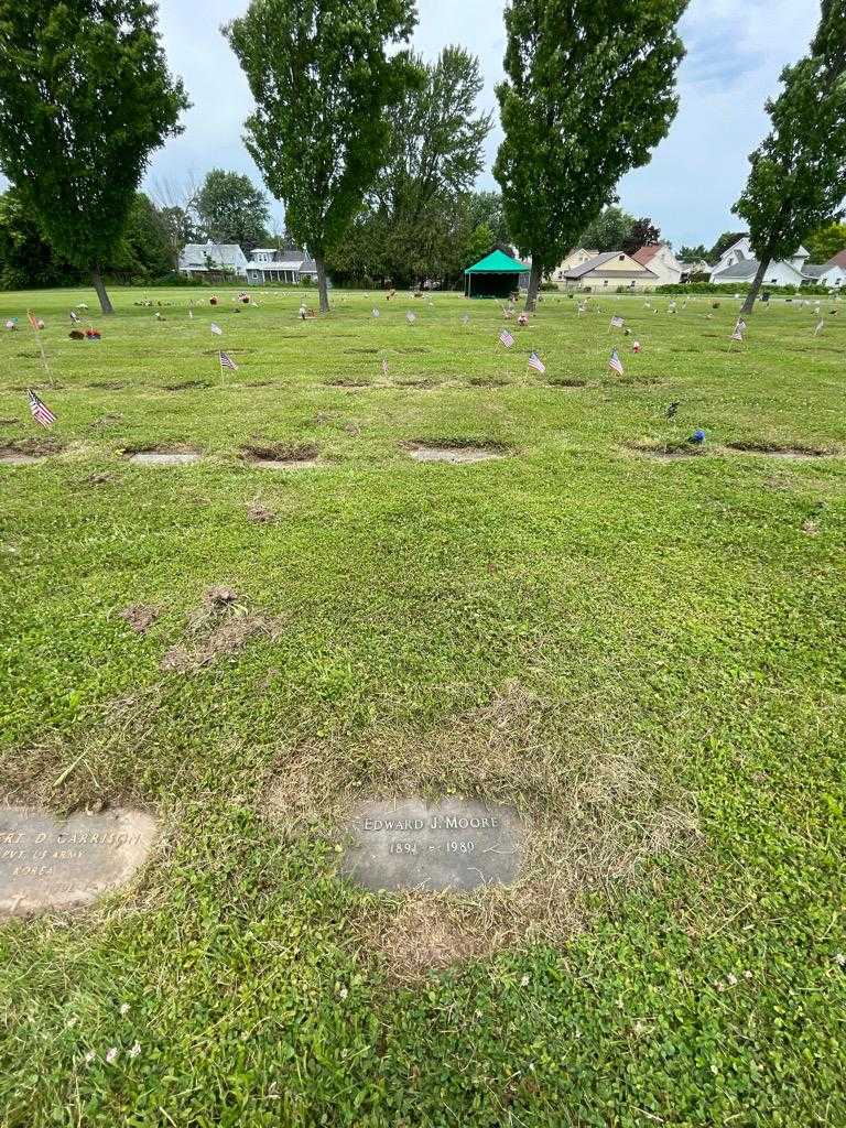 Edward J. Moore's grave. Photo 1