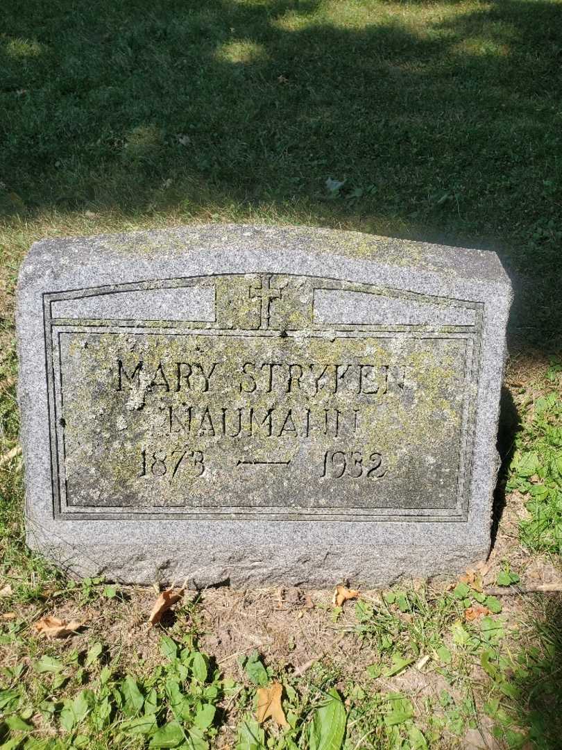 Mary Louise Stryker Naumann's grave. Photo 1