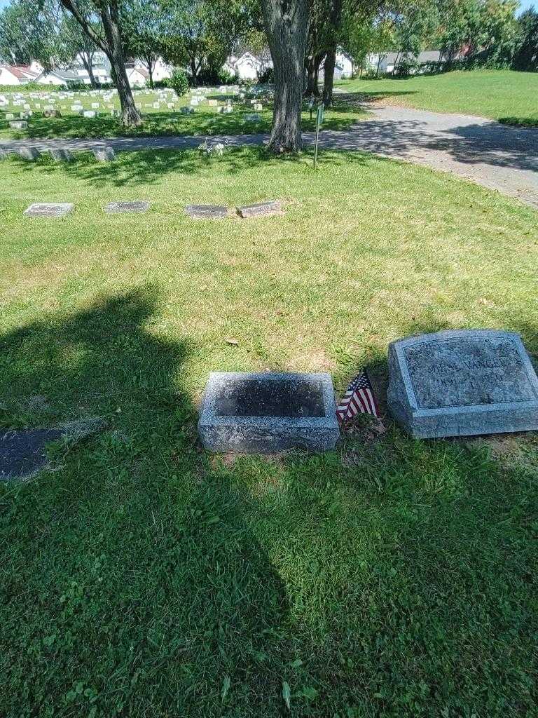 Bertha C. Lewis's grave. Photo 3