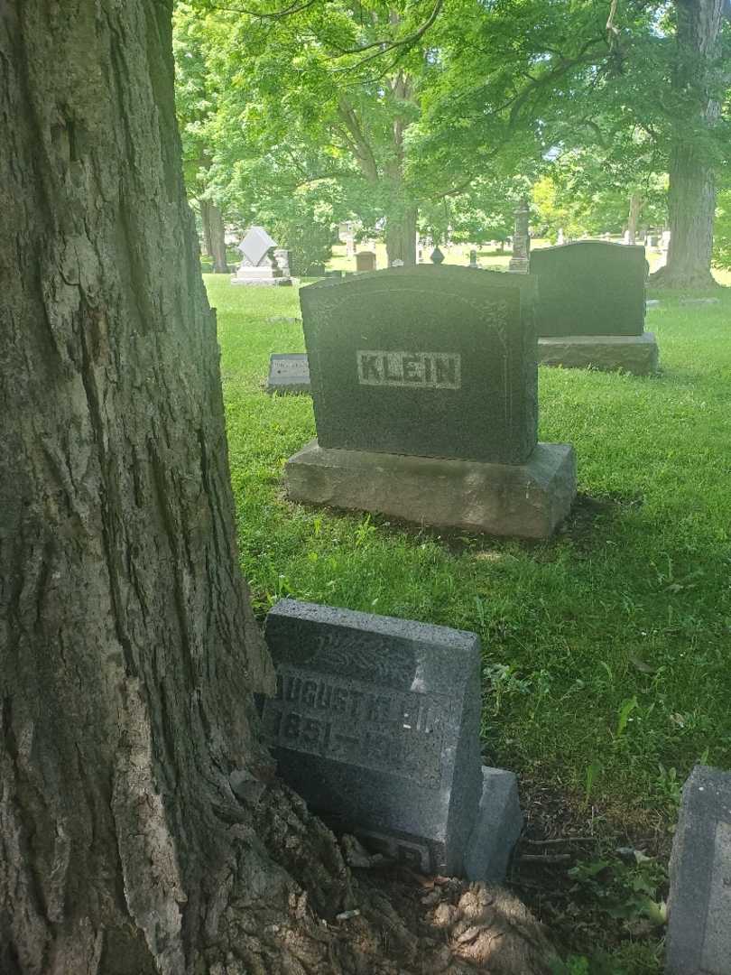 August Klein's grave. Photo 2