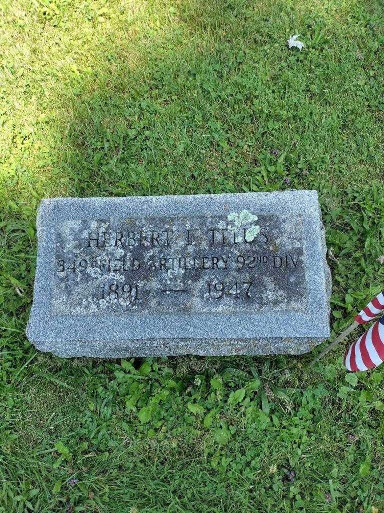 Herbert Lee Titus's grave. Photo 2