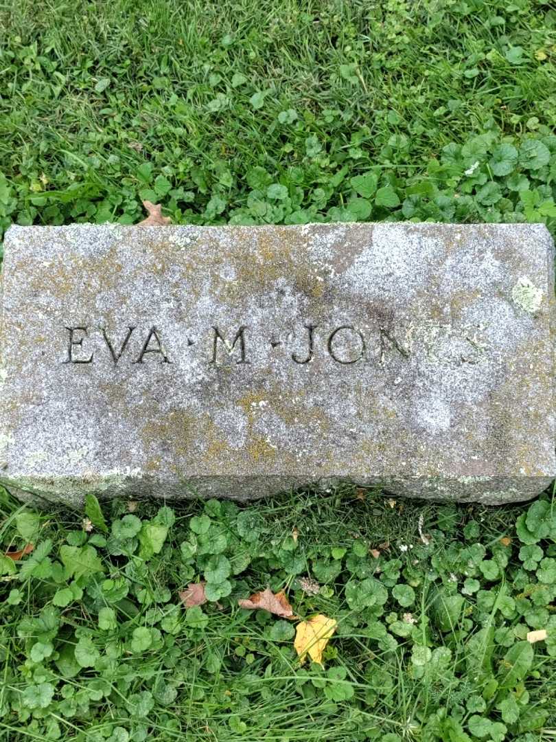 Eva May Jones's grave. Photo 3