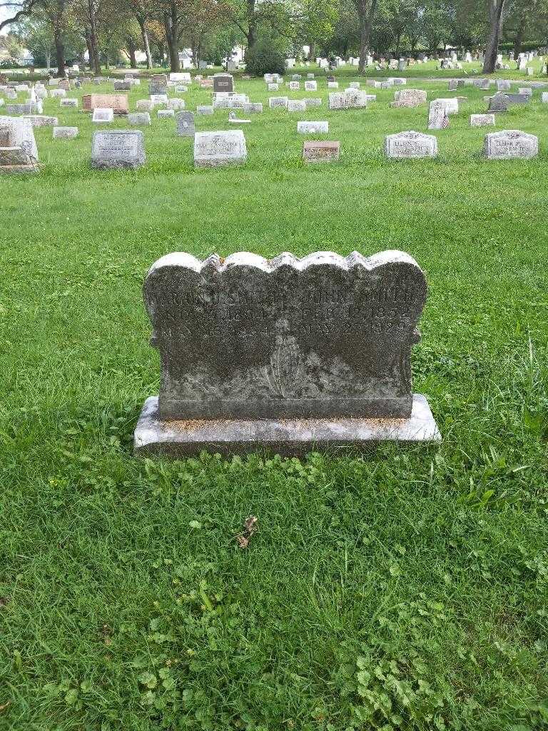 Marion J. Smith's grave. Photo 1