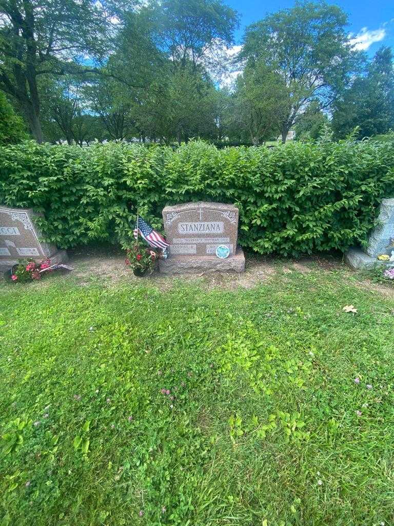 Warren F. Hoffman's grave. Photo 1