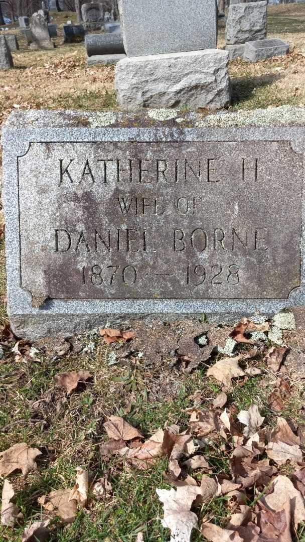 Katherine H. Borne's grave. Photo 4