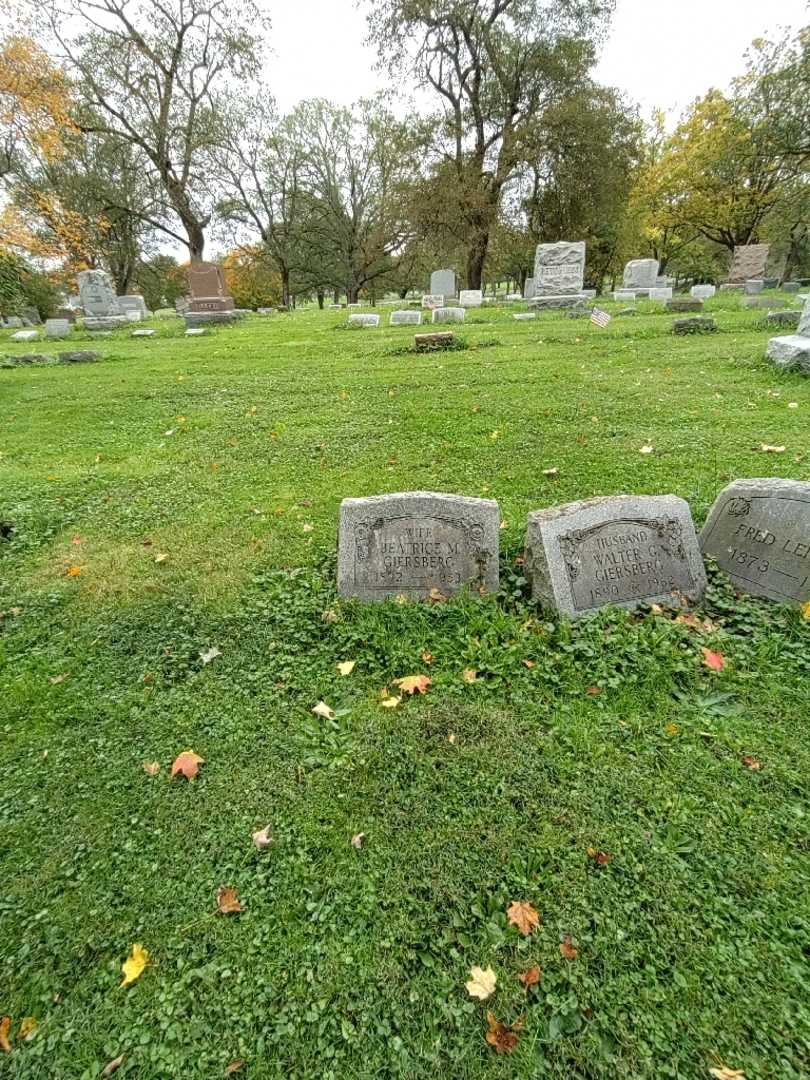 Beatrice May Giersberg's grave. Photo 1