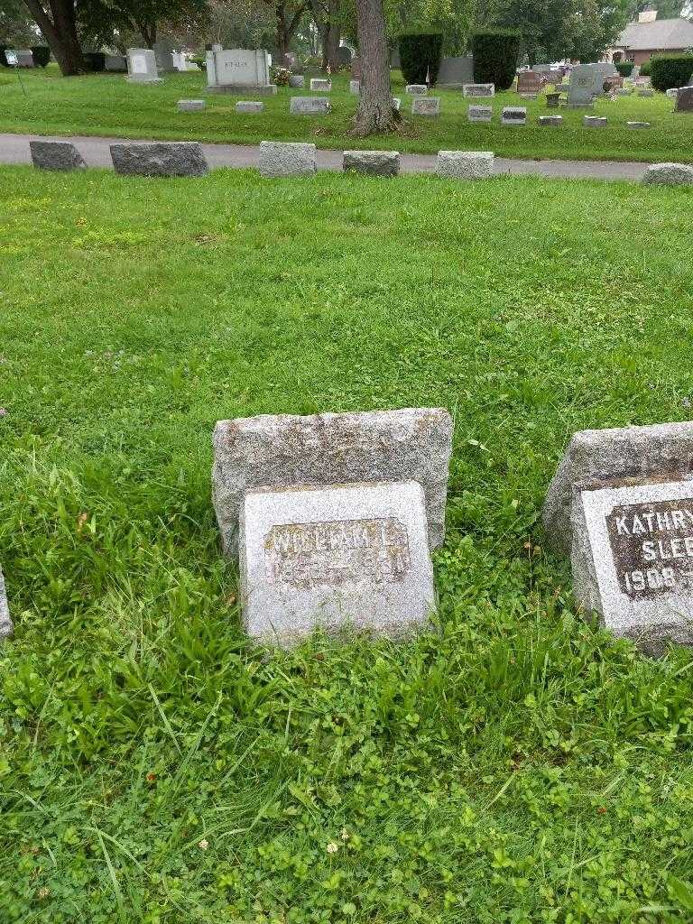 William L. Post's grave. Photo 1