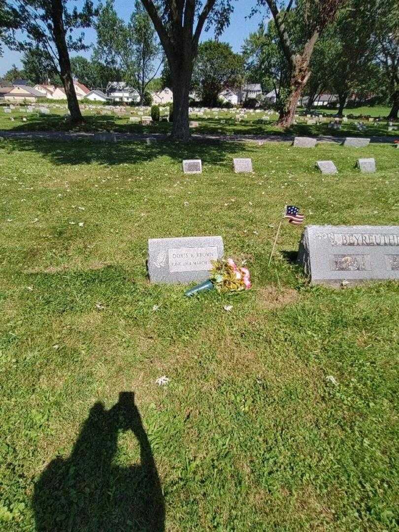 Doris K. Brown's grave. Photo 1