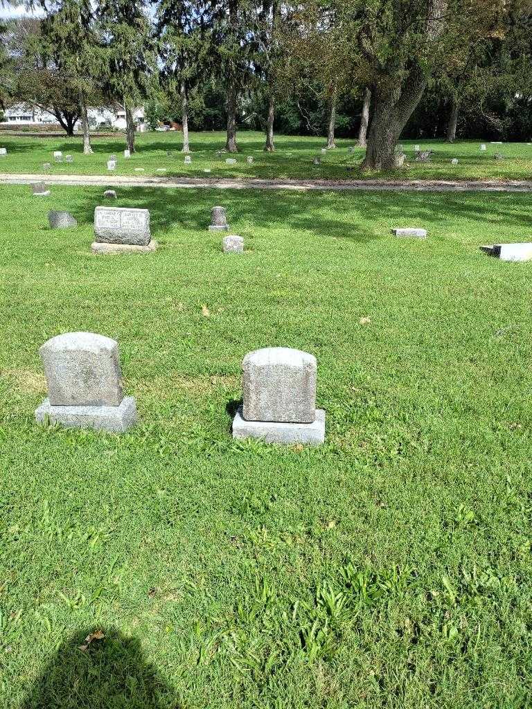 Augusta Engel's grave. Photo 1