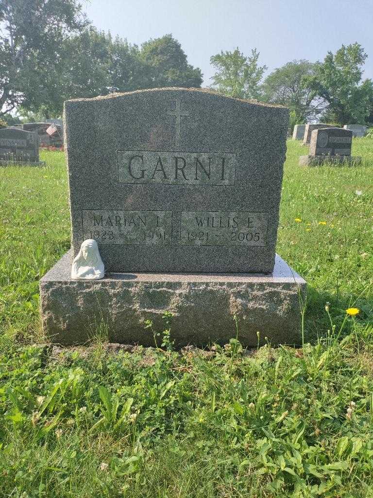 Willis E. Garni's grave. Photo 1