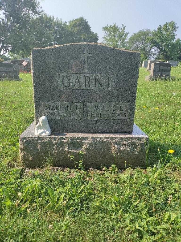 Marian L. Garni's grave. Photo 1