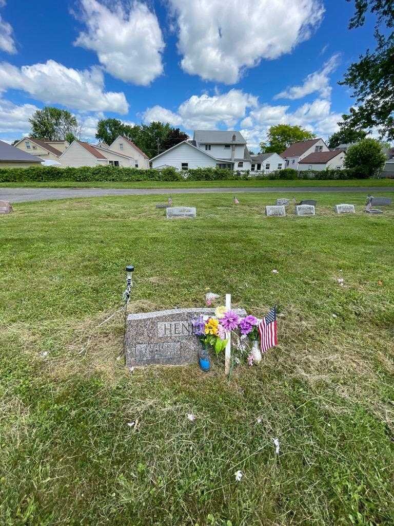 Susan T. Snyder's grave. Photo 1
