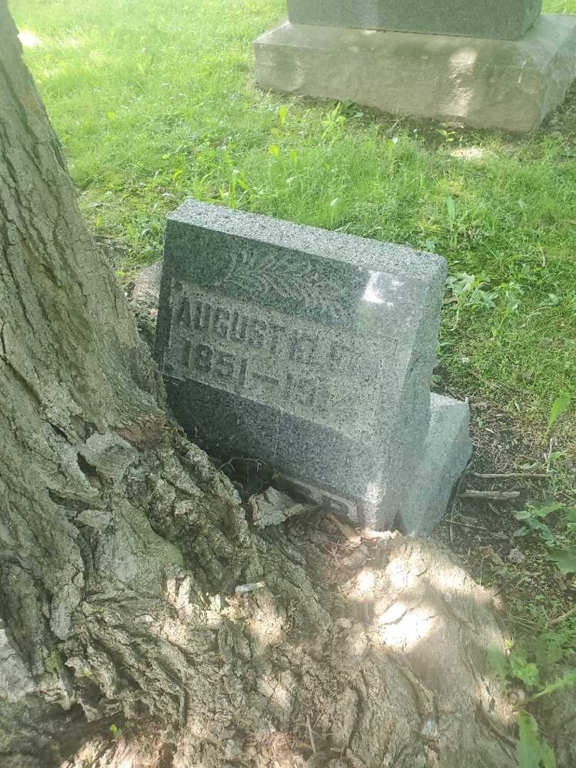 August Klein's grave. Photo 3