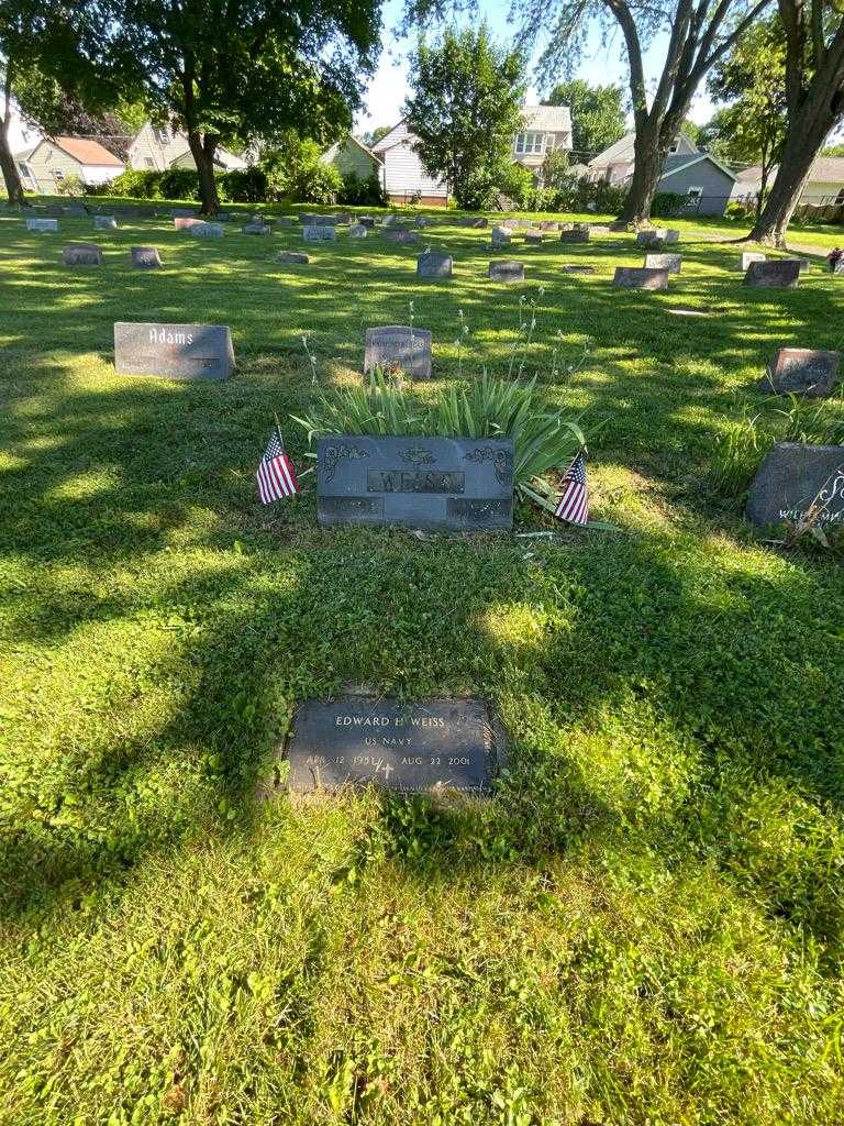 Edward H. Weiss US Navy's grave. Photo 5