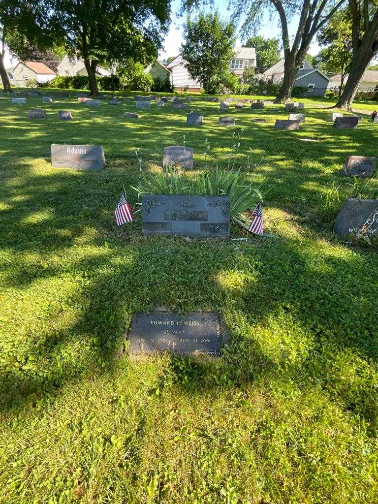 Edward F. Weiss's grave. Photo 4