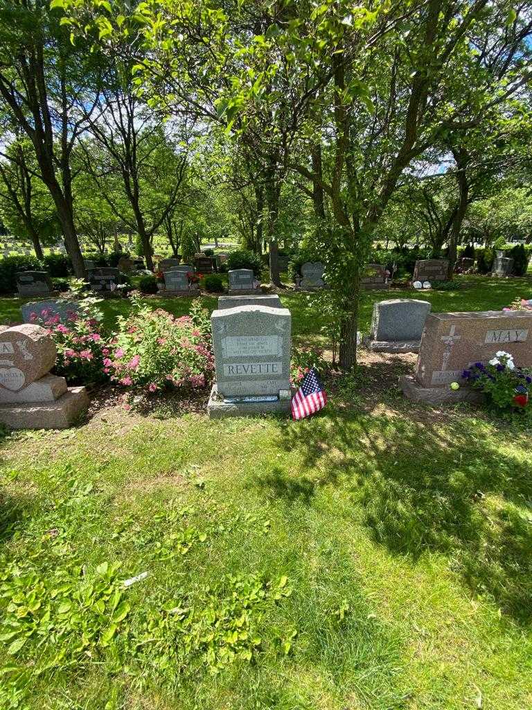 Carl Revette's grave. Photo 1