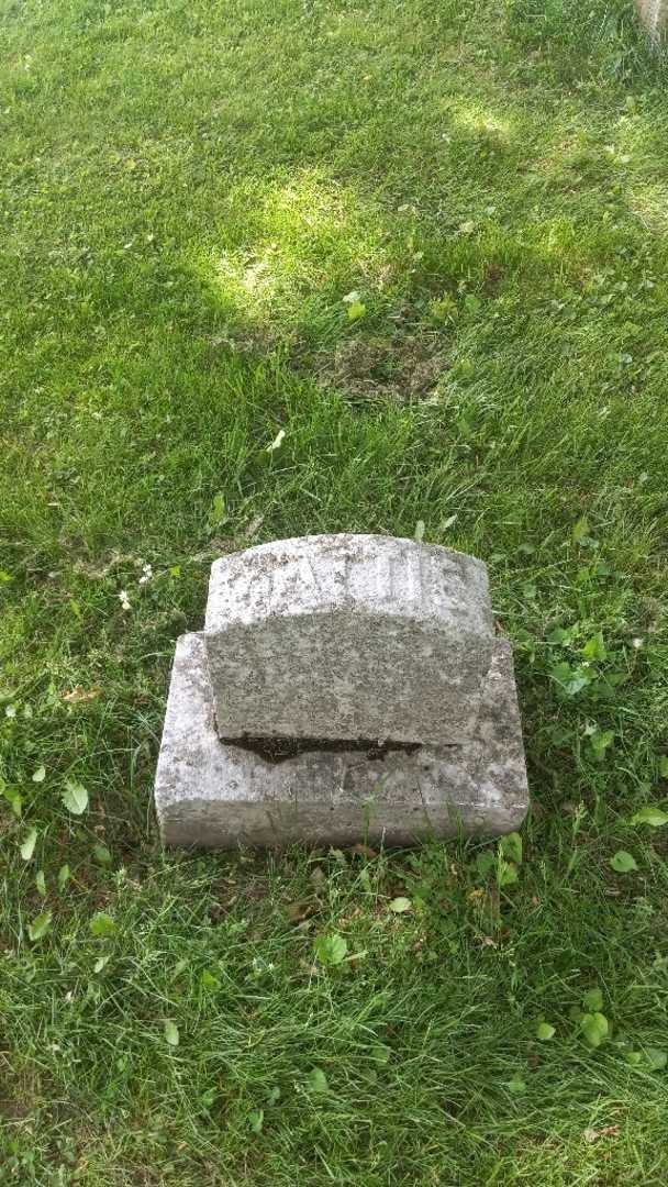 Hattie E. Miller's grave. Photo 3